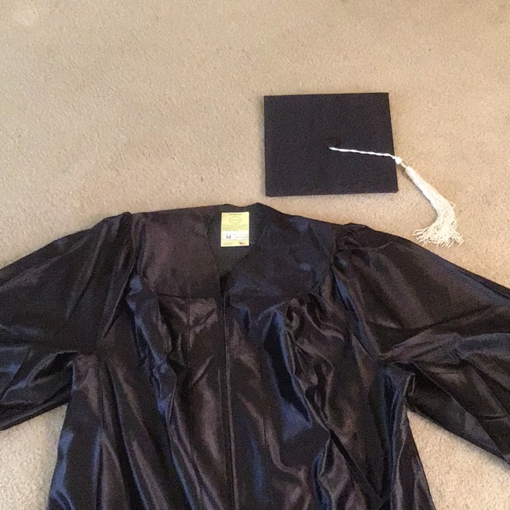 Black Cap and Gown, Size Medium Unisex - Picture 2 of 13